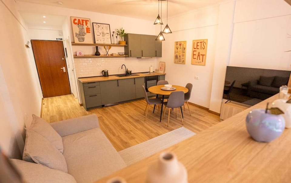 Yellow - Tsimiski & Aristotle City Center Apartment in Thessaloniki