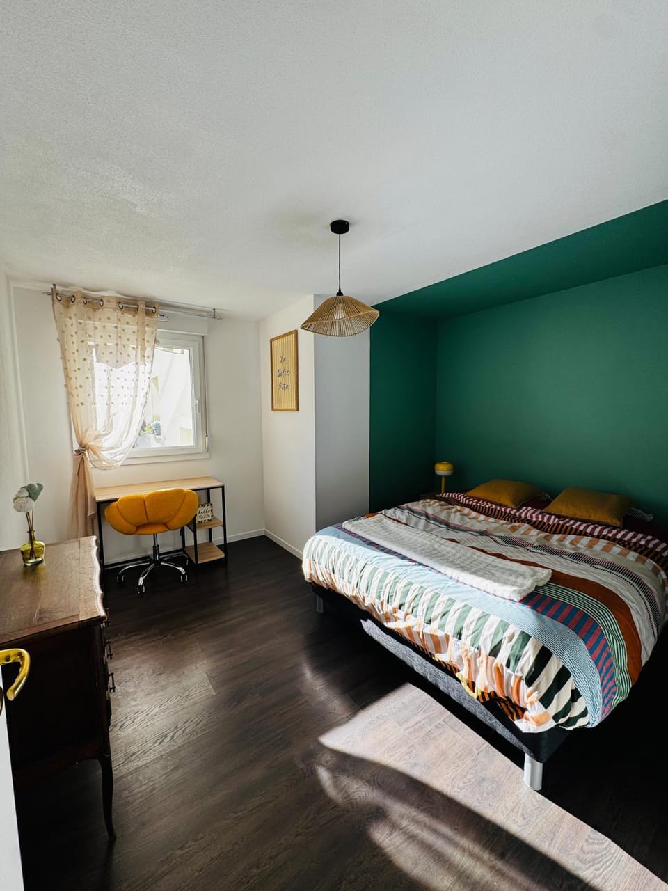 Bed, Photo of the whole room, Bedroom