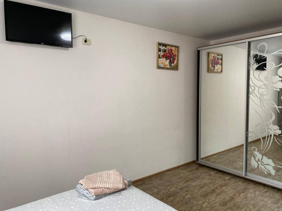 Квартира на Запорожском шоссе Дафи Космическая Тополь Apartment in Dnipro
