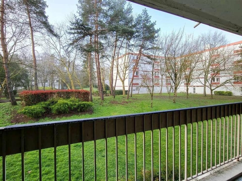 Chambre Privée Cosy- Dans Appartement Moderne en Colocation- Tram A -P2-4 Apartment in Nouvelle-Aquitaine