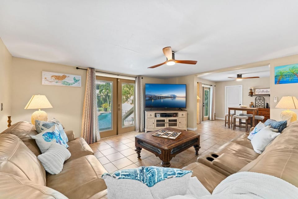 TV and multimedia, Living room, Seating area