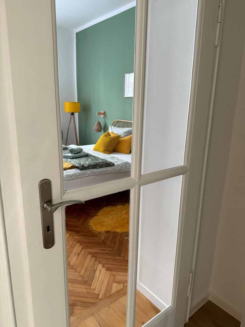 Photo of the whole room, Bedroom