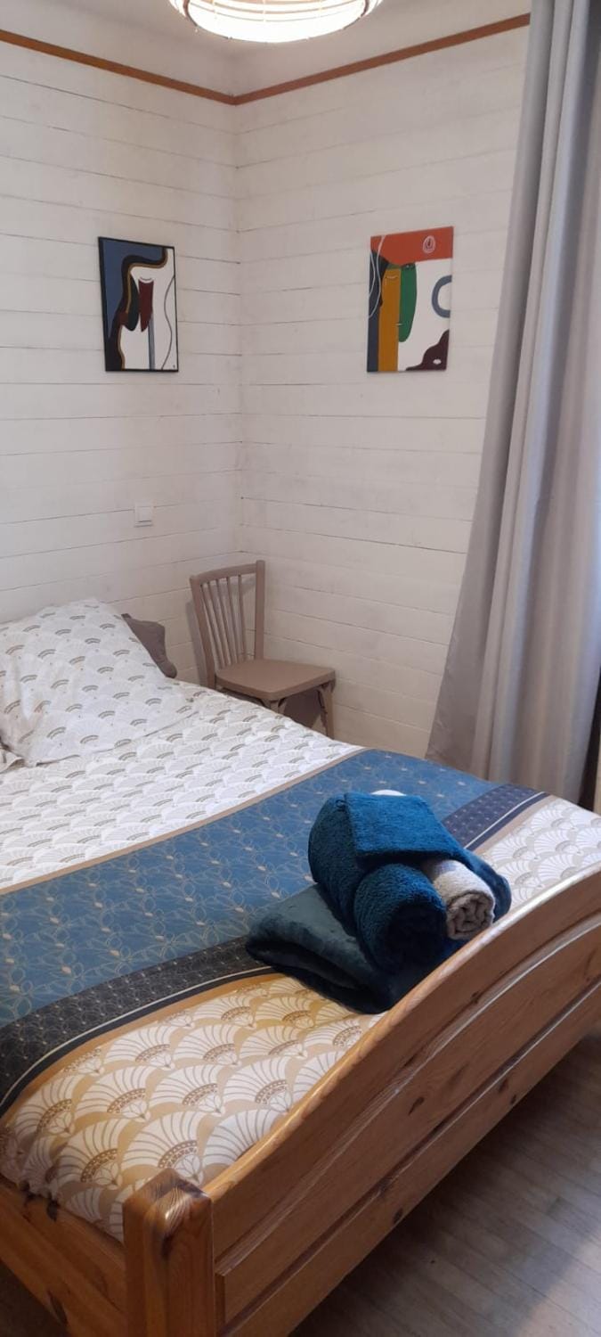 Chambre privée, communs partagés avec autres Locataires Vacation rental in Brittany