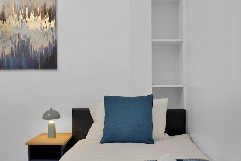 The Central Stop, Modern 2BR Flat Apartment in London Borough of Ealing