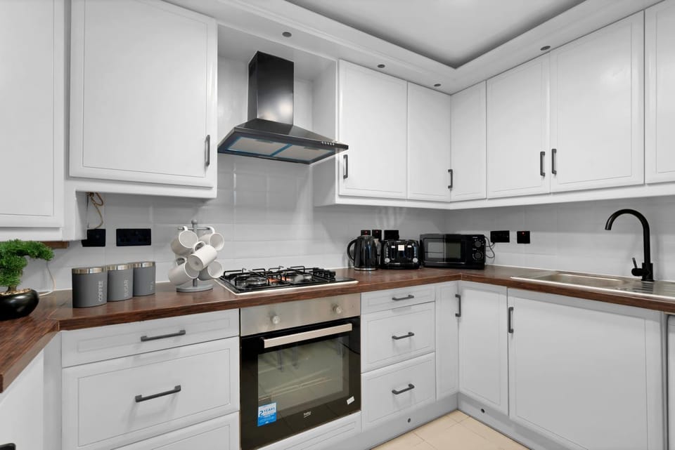 The Central Stop, Modern 2BR Flat Apartment in London Borough of Ealing