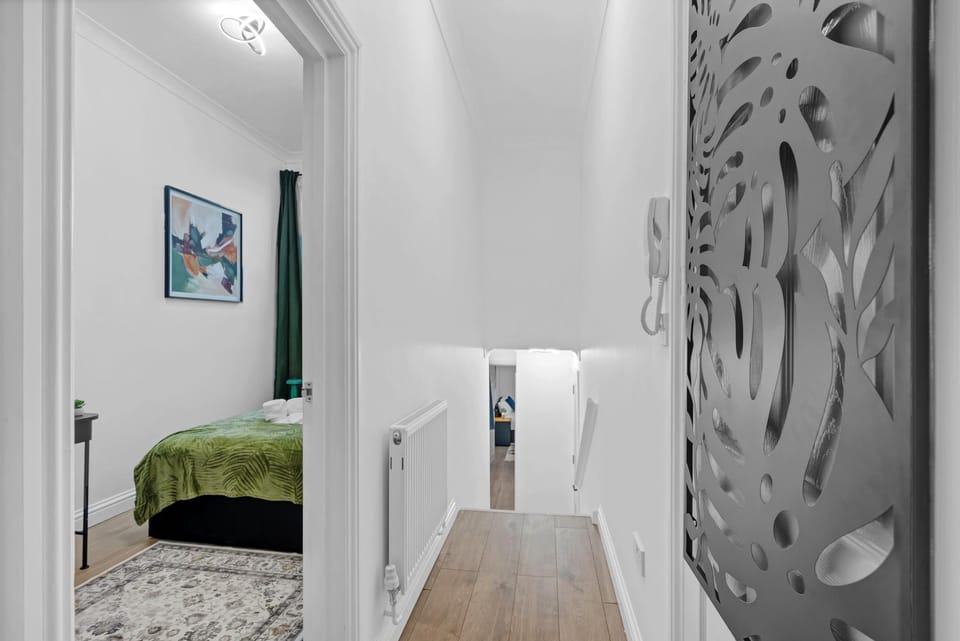 The Central Suite Modern 2 Bedroom Flat Apartment in London Borough of Ealing