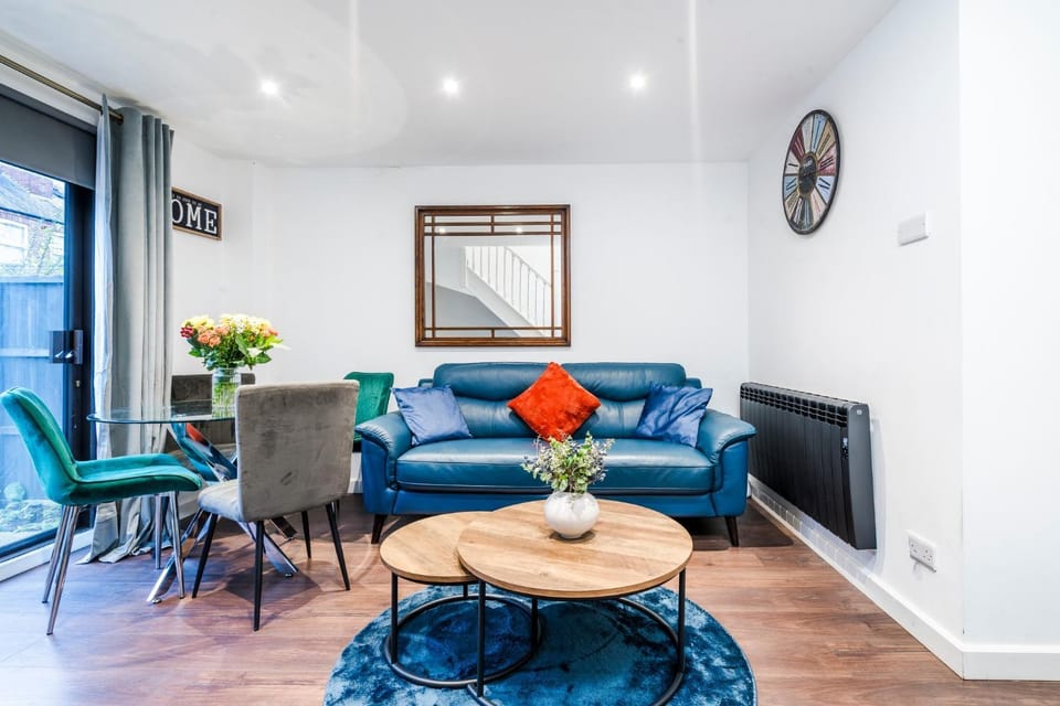 Seating area, Dining area