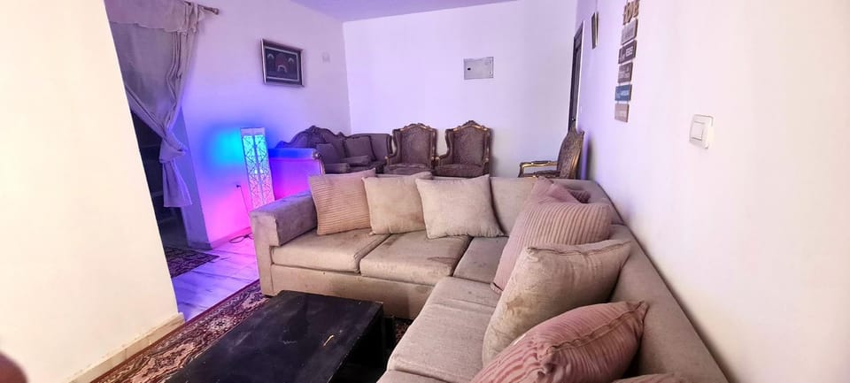 شقه فندقية بالشروق بالقرب من مدينتى للعائلات و الاسر فقط Apartment in Cairo Governorate