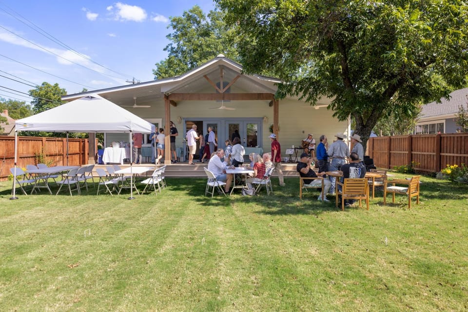 Patio, Balcony/Terrace, Entertainment, group of guests