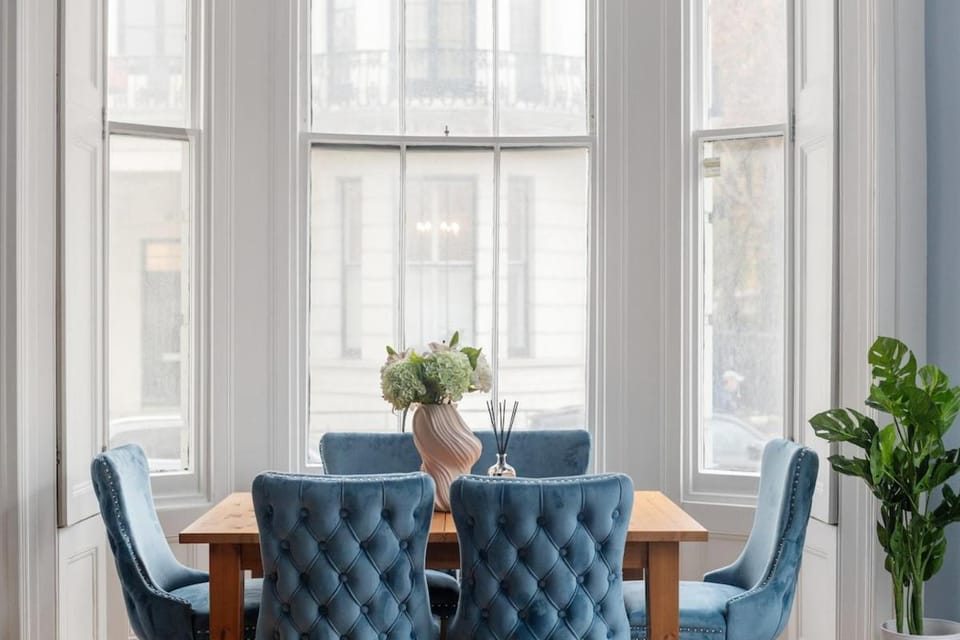 Sophisticated Maisonette in Prestigious Hyde Park Apartment in City of Westminster