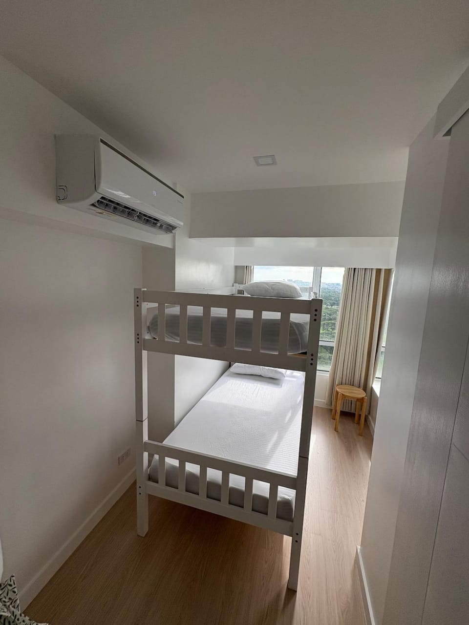 3BR golf view in fort victoria BGC Apartment in Makati