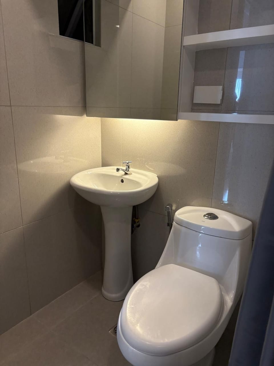 3BR golf view in fort victoria BGC Apartment in Makati