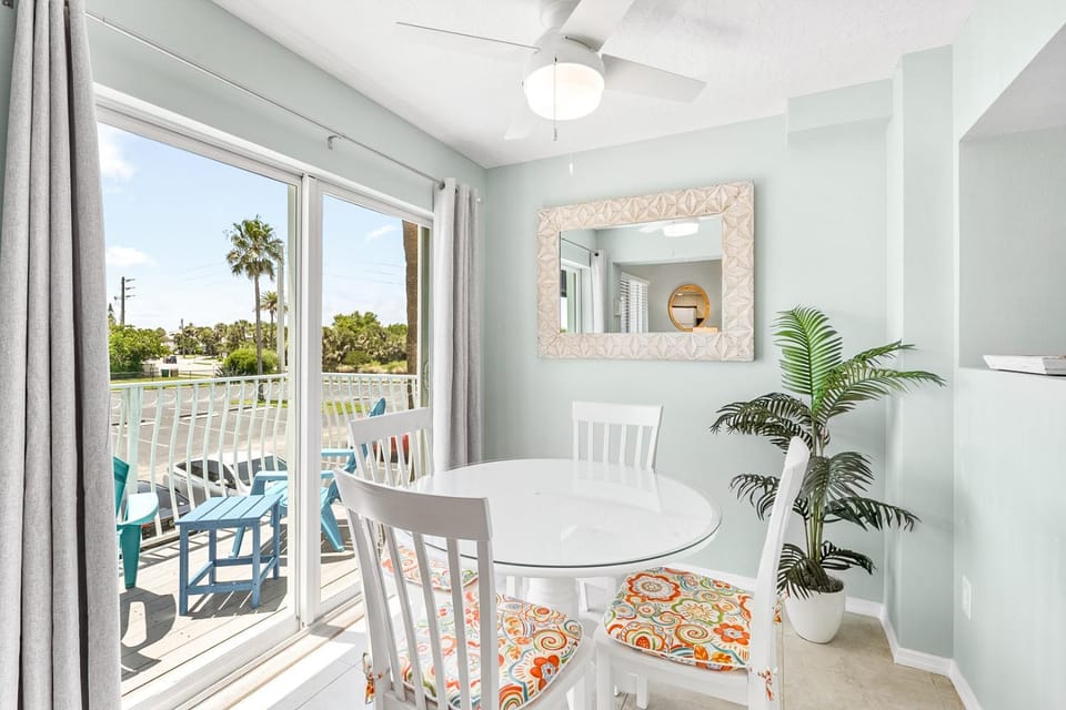 Day, View (from property/room), Balcony/Terrace, Seating area, Dining area