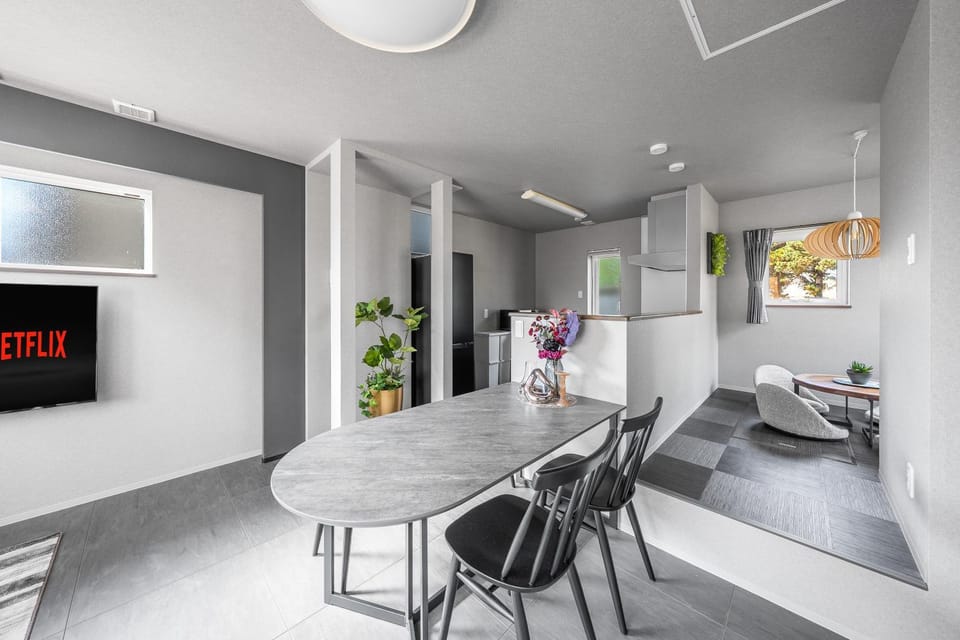 TV and multimedia, Living room, Dining area