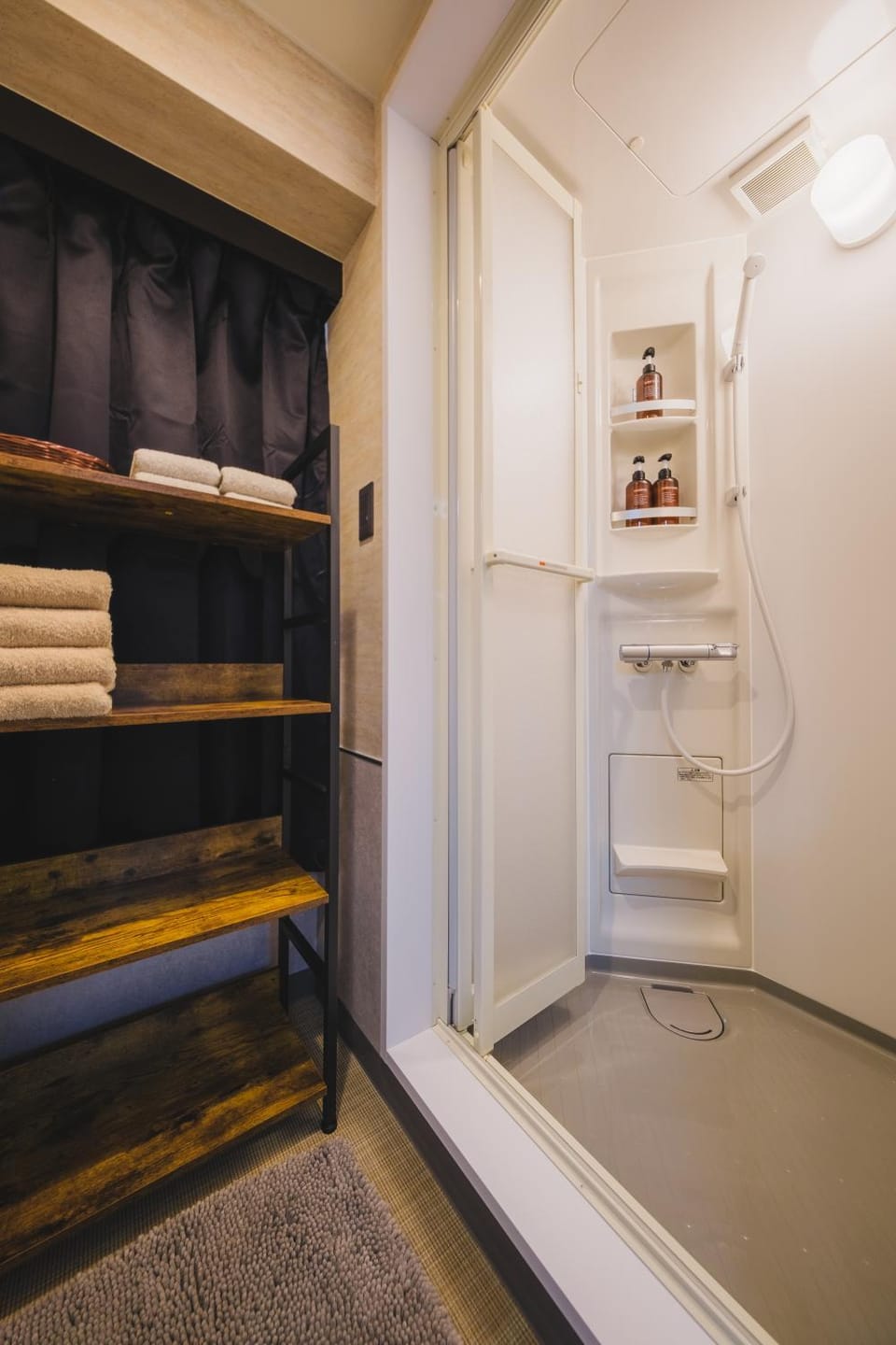 Shower, towels