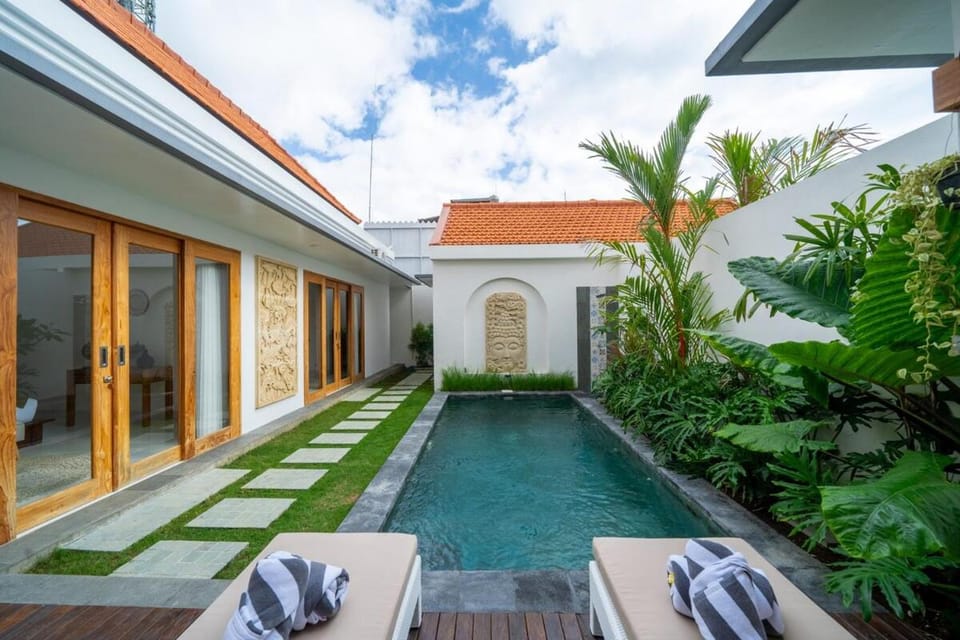 Garden, Garden view, Pool view, Swimming pool, sunbed