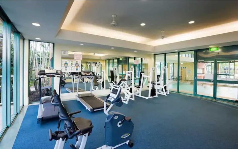 Panoramic Ocean View Sub-Penthouse 3mins to Beach Apartment in Surfers Paradise Boulevard