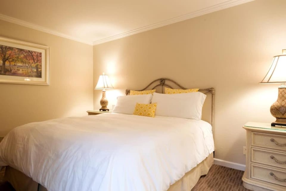 Napa Escape Luxe King Bed Near Wineries & Spa Apartment in Napa Valley