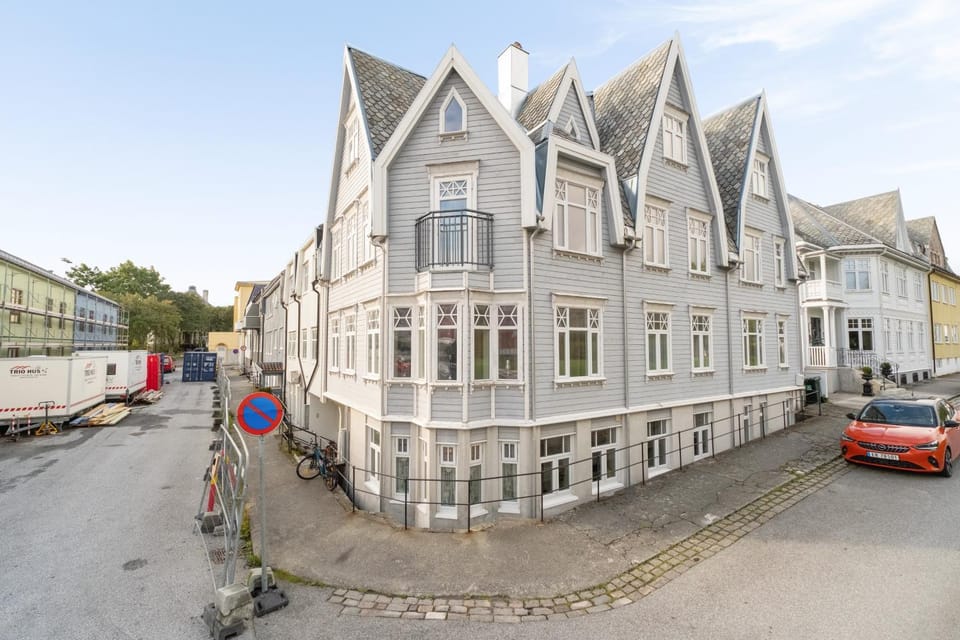 Property building, Day