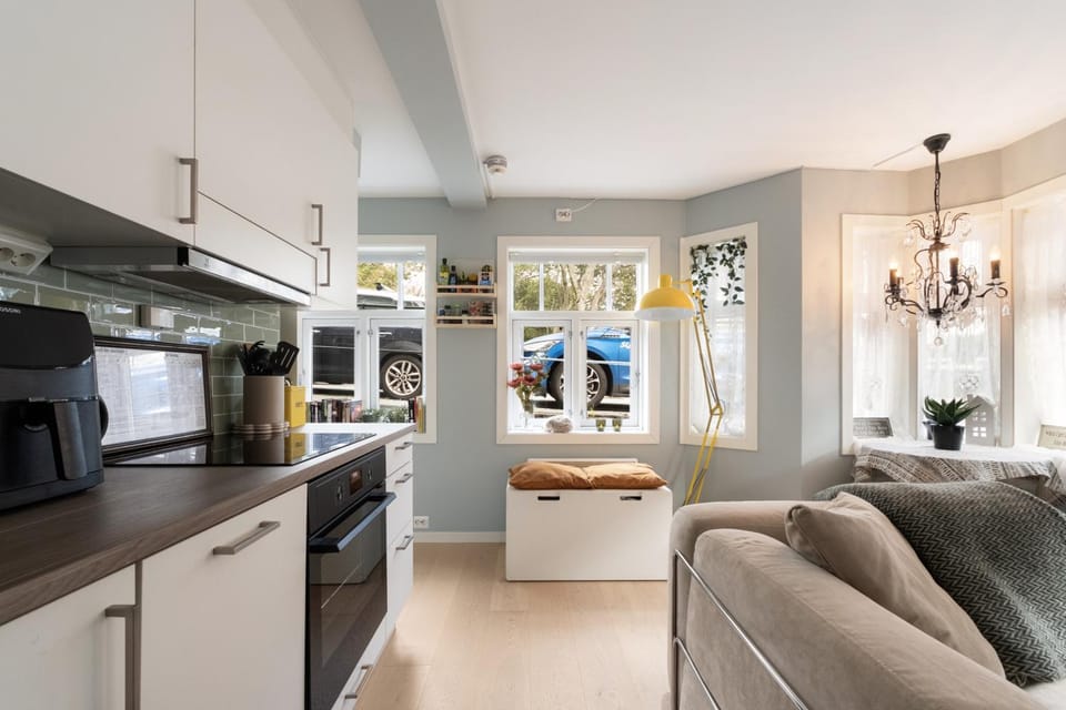 Coffee/tea facilities, Kitchen or kitchenette, Living room, Seating area, Dining area, dishwasher, oven, stove