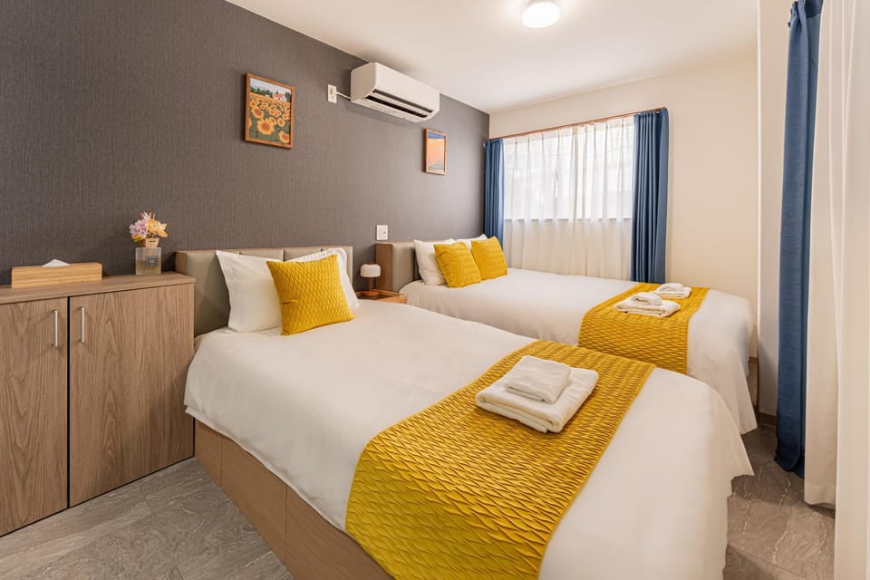 Bed, Bedroom, towels, air conditioner