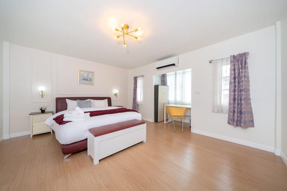 Photo of the whole room, Bedroom