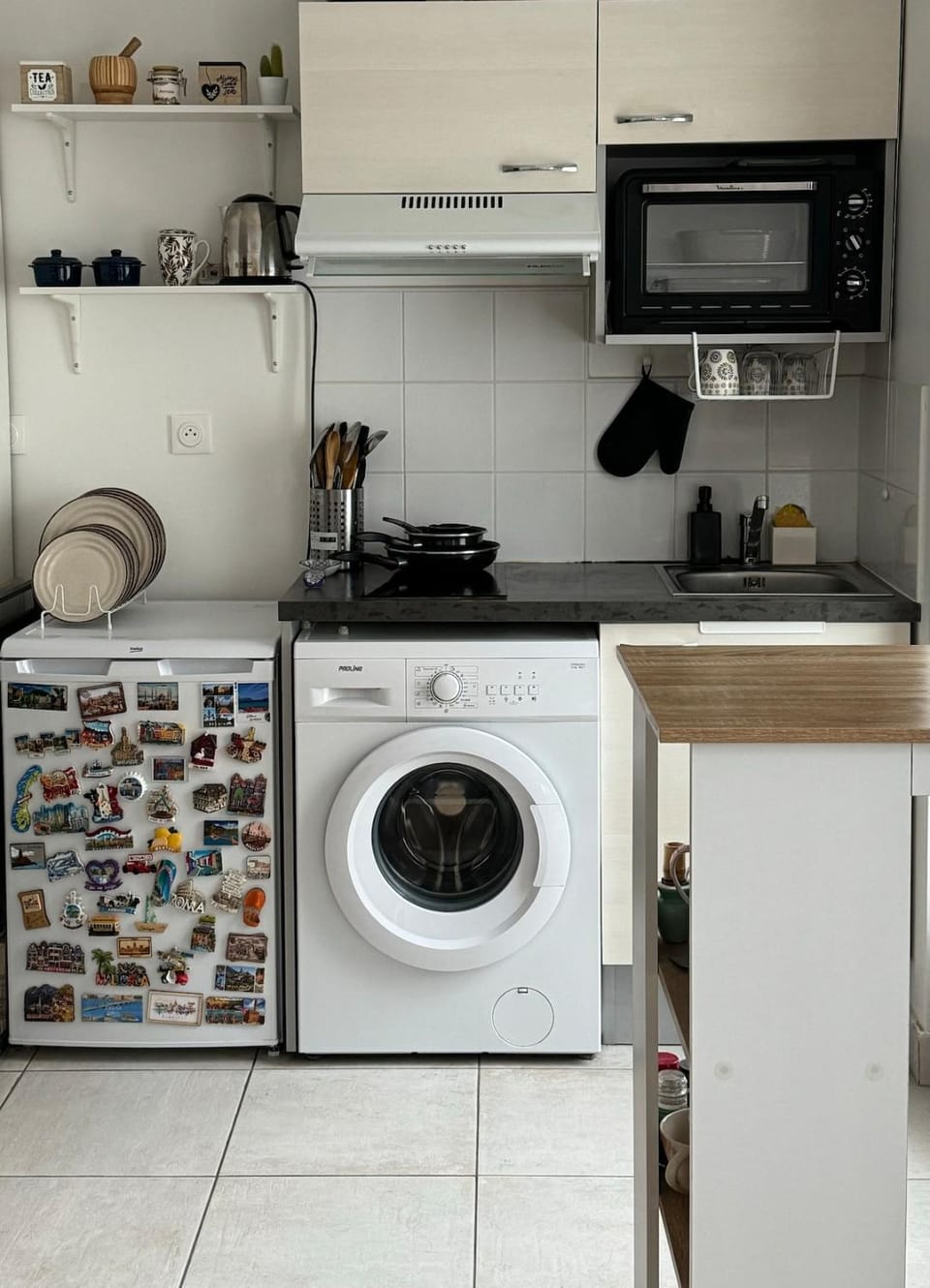 Kitchen or kitchenette, minibar, oven, washing machine