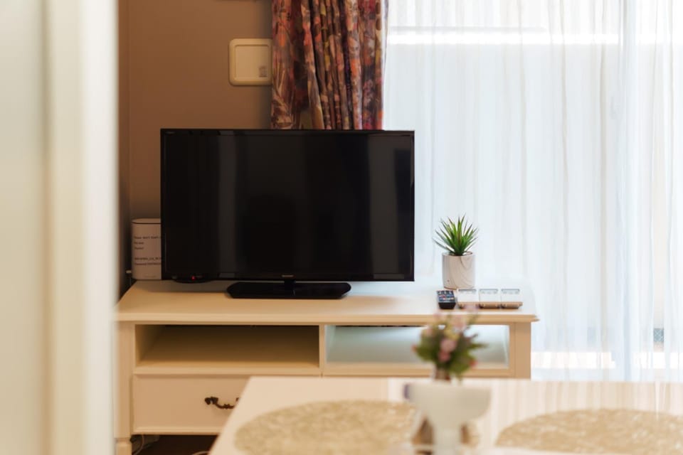 Communal lounge/ TV room, TV and multimedia, Evening entertainment