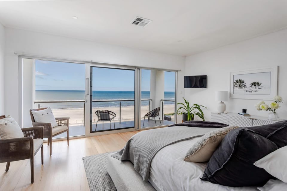 Belle Escapes - Villa Luxe on Henley House in Adelaide