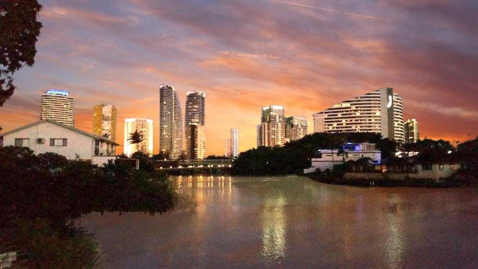 Tiny Home in the heart of Broadbeach-River Views! Apartment in Gold Coast