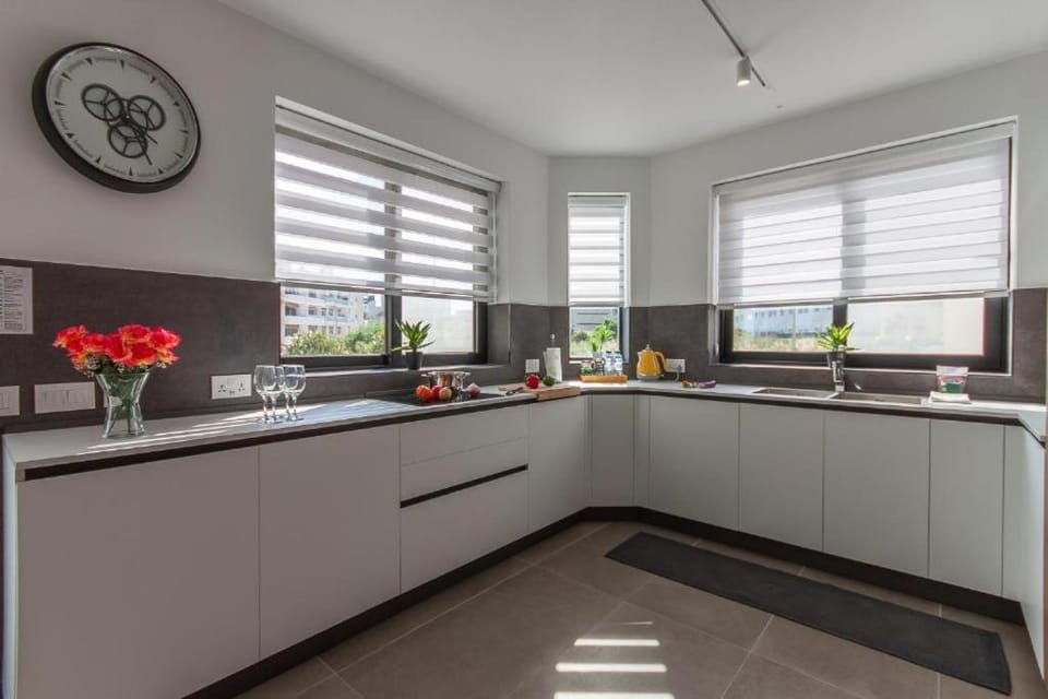 New - Bright 2 Bedroom Apartment in Marsaskala - Walking Distance to the Beach by SF Homes Apartment in Marsaskala