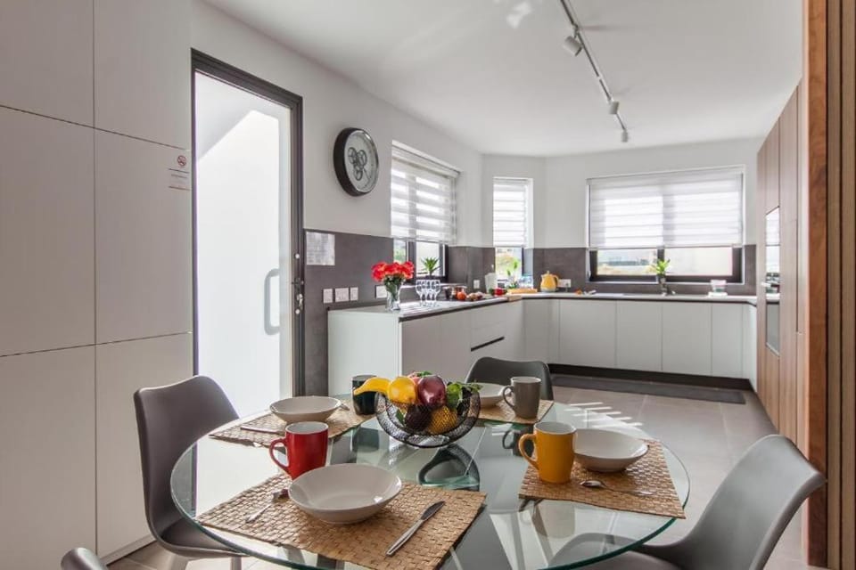 New - Bright 2 Bedroom Apartment in Marsaskala - Walking Distance to the Beach by SF Homes Apartment in Marsaskala