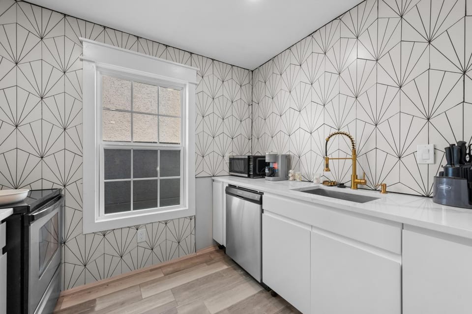 Kitchen or kitchenette, dishwasher, microwave, pet friendly