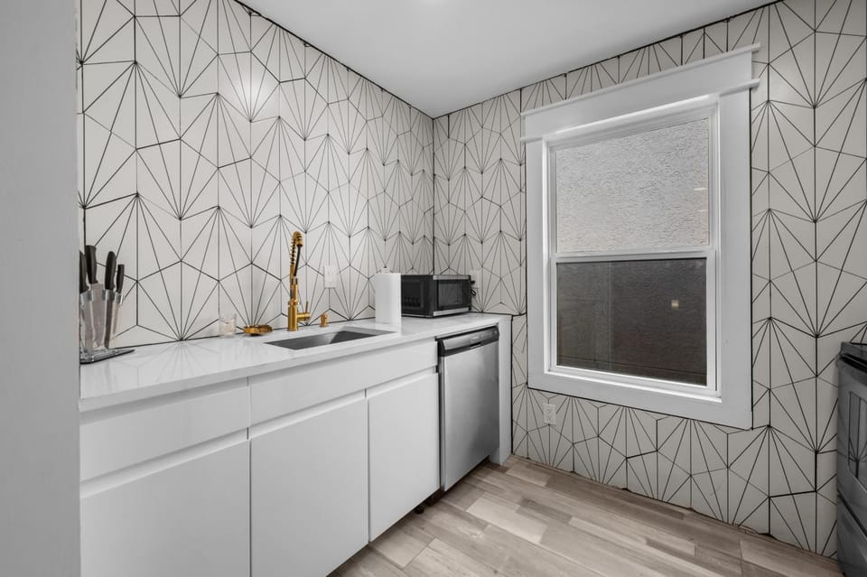 Spacious King Studio with Fast WiFi & Desk Apartment in Houston