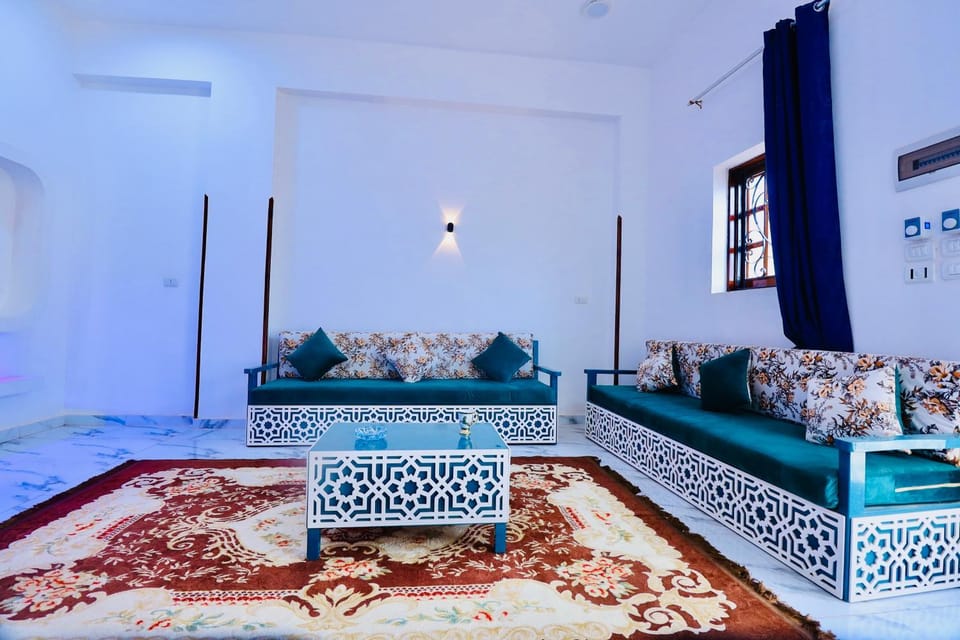 Living room, Photo of the whole room, Seating area