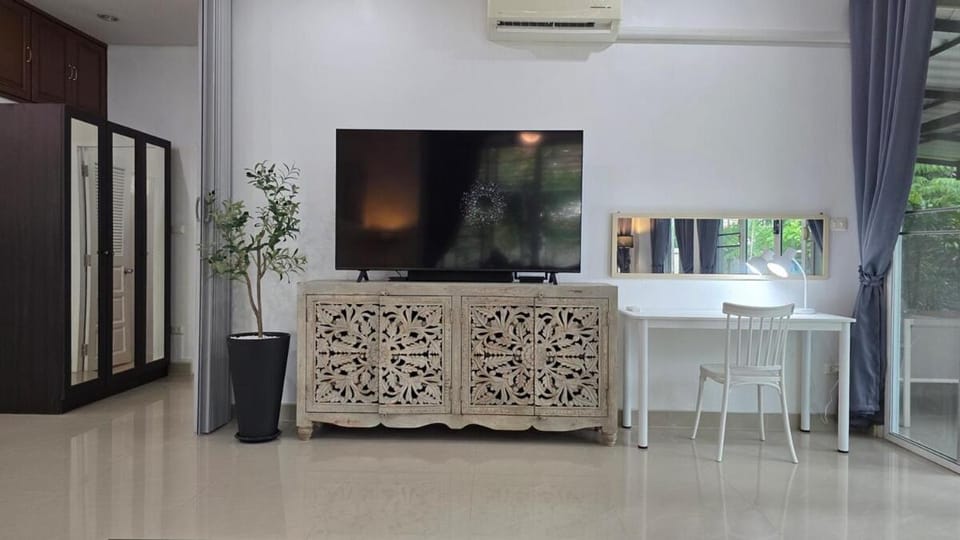 Naiharn Beach Holiday Villa 2, Rawai Phuket Villa in Rawai