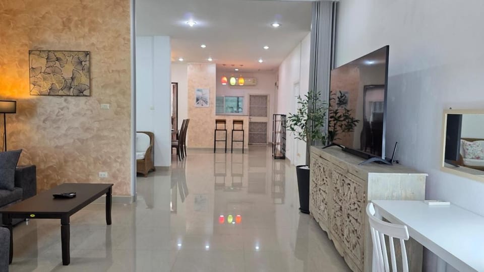 Naiharn Beach Holiday Villa 2, Rawai Phuket Villa in Rawai