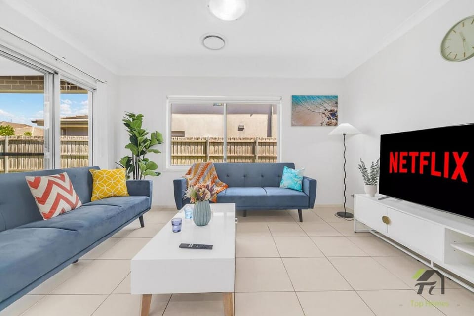 Five Bedrooms Near Schofields Station Direct Access to Sydney University & Parramatta House in Sydney