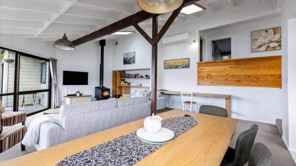 Perfect on Perkins - Lake views House in Queenstown