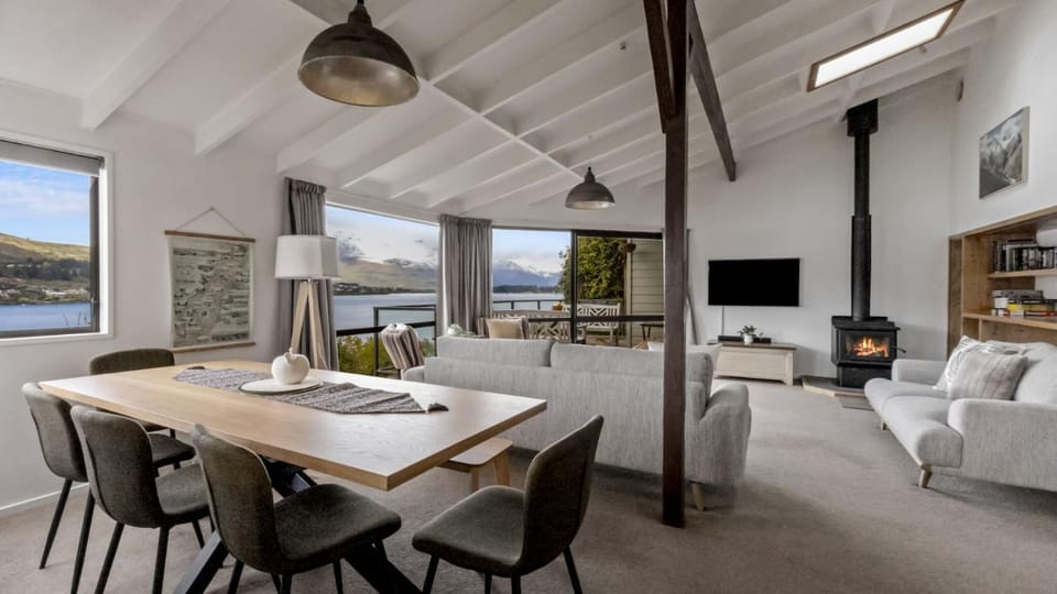 Perfect on Perkins - Lake views House in Queenstown