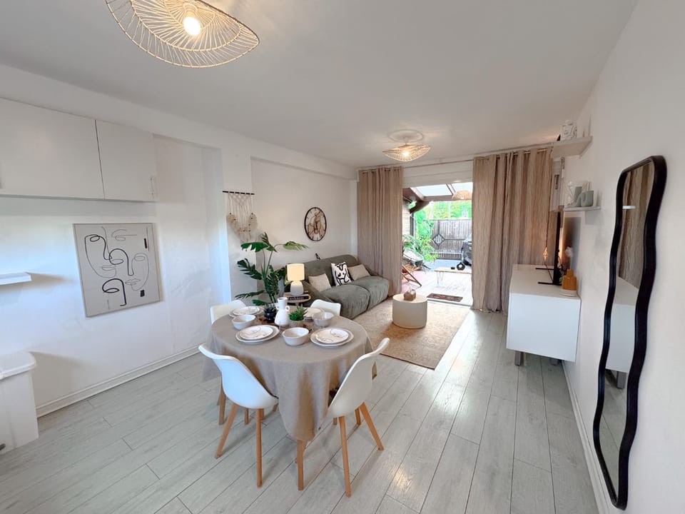 Living room, Seating area, kitchen