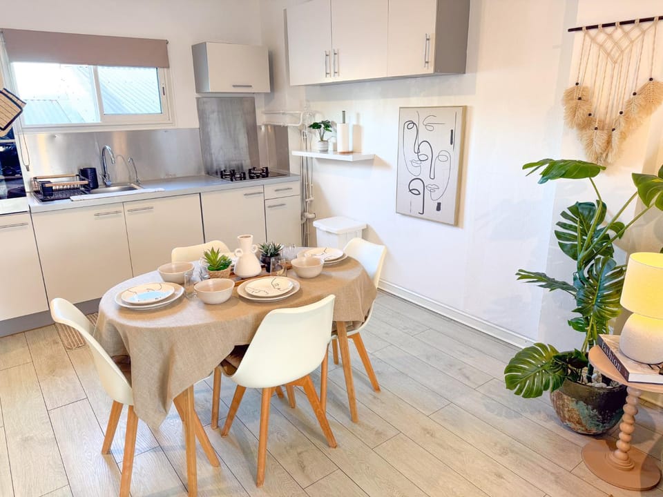 Kitchen or kitchenette, stove, kitchen