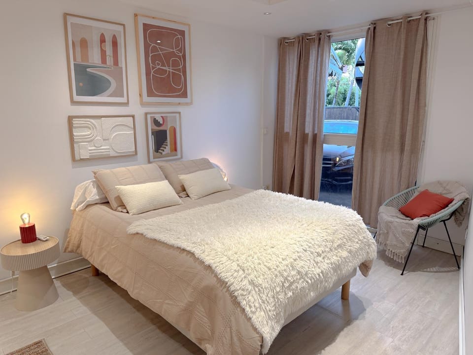 Bed, Bedroom