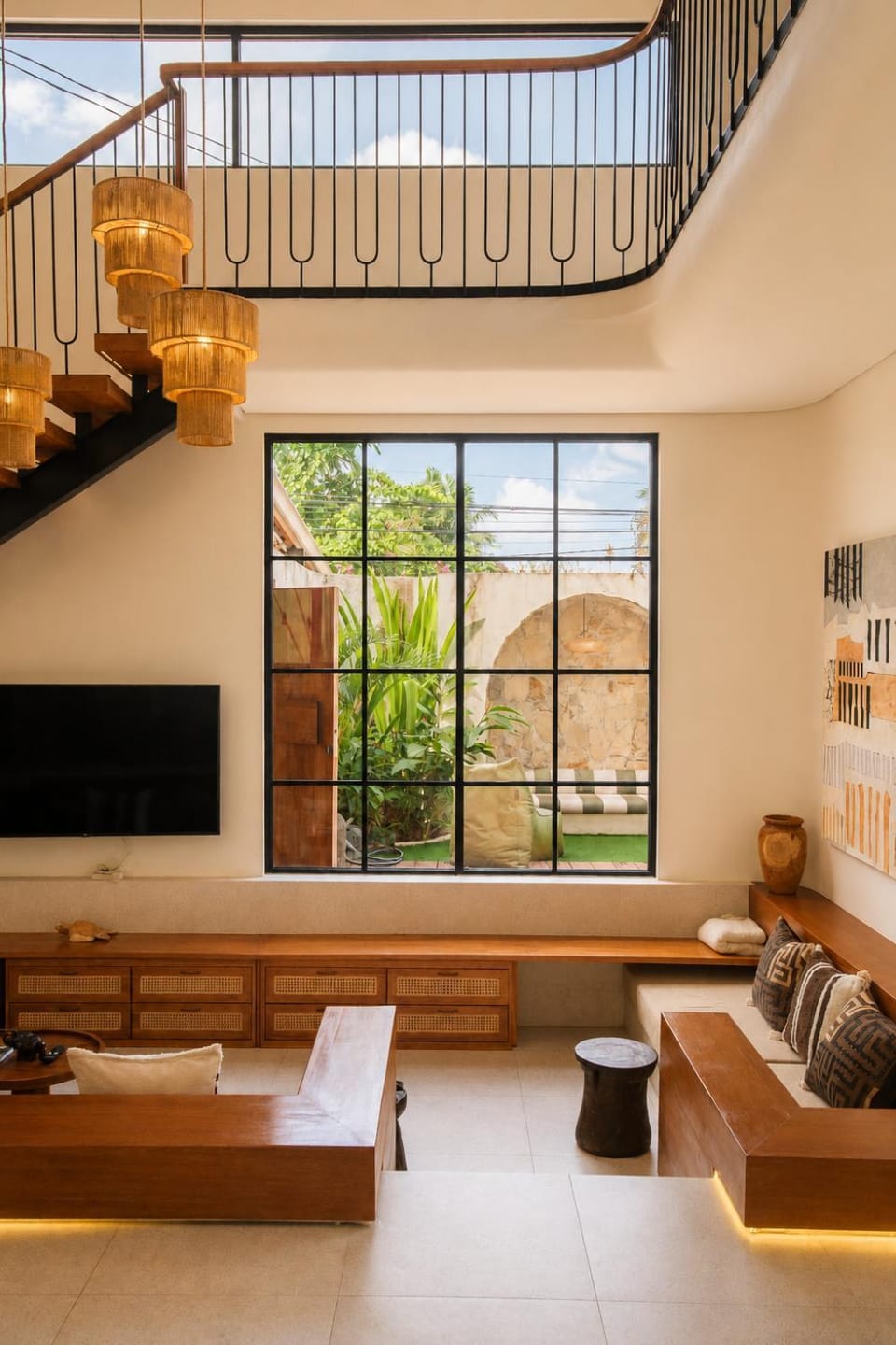 Elegant 4BR Seminyak Villa, enclosed living, Villa in Kuta