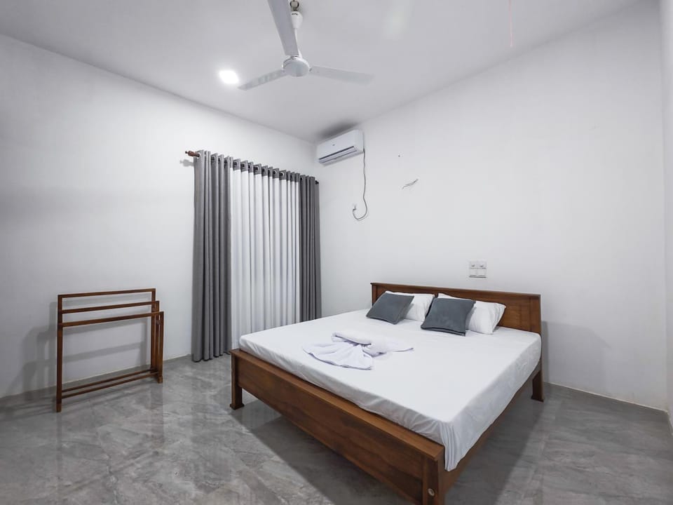 Bedroom, air conditioner