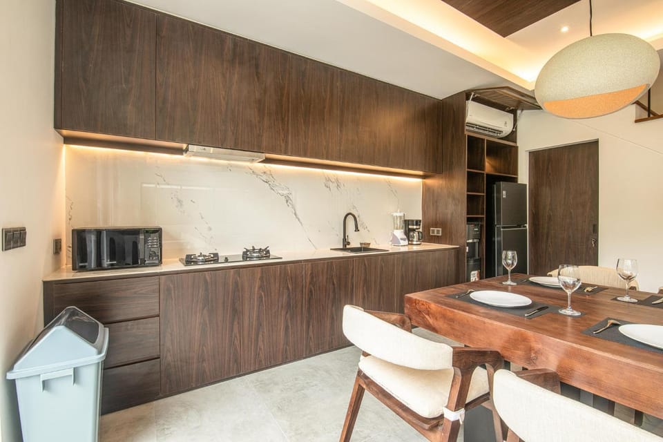 Grand 5BR Hideaway Just Moments to Canggu Beach House in North Kuta
