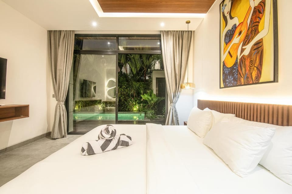 Grand 5BR Hideaway Just Moments to Canggu Beach House in North Kuta