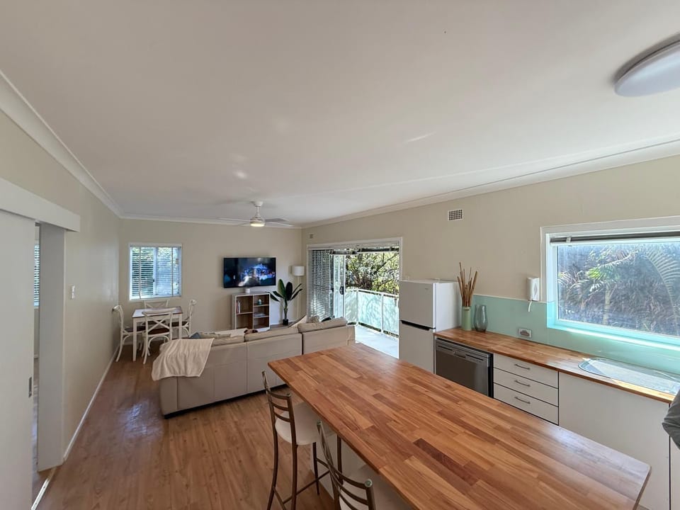 TV and multimedia, Kitchen or kitchenette, Living room, Seating area, Dining area, Evening entertainment, kitchen