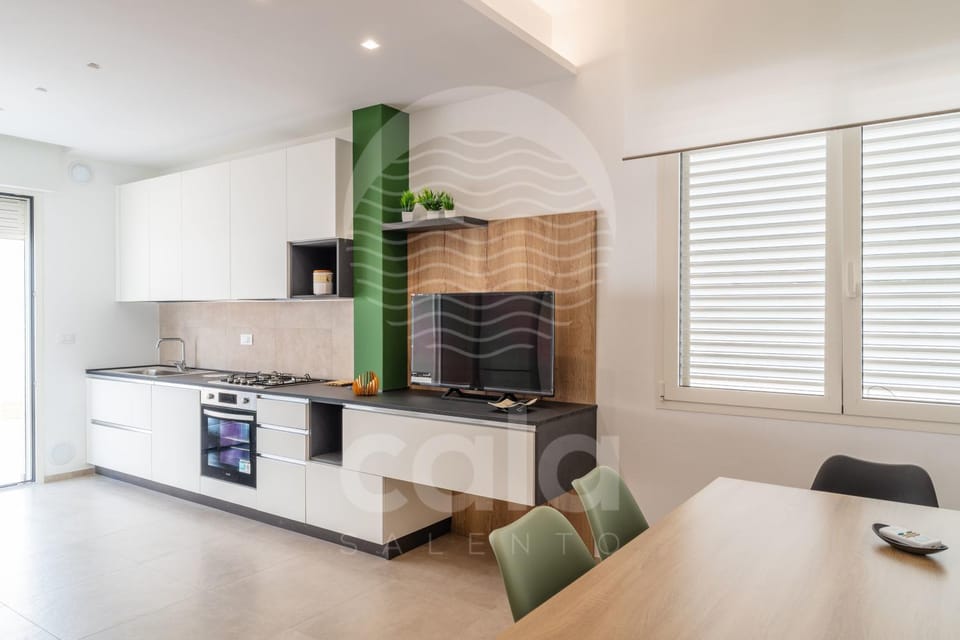 Kitchen or kitchenette, Dining area, oven, stove