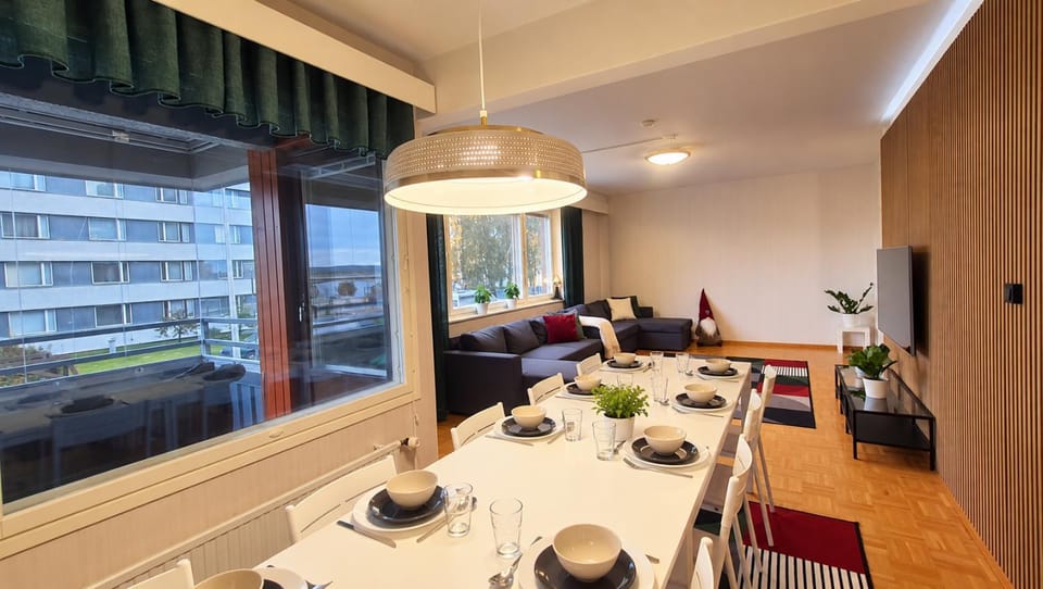 Photo of the whole room, Dinner
